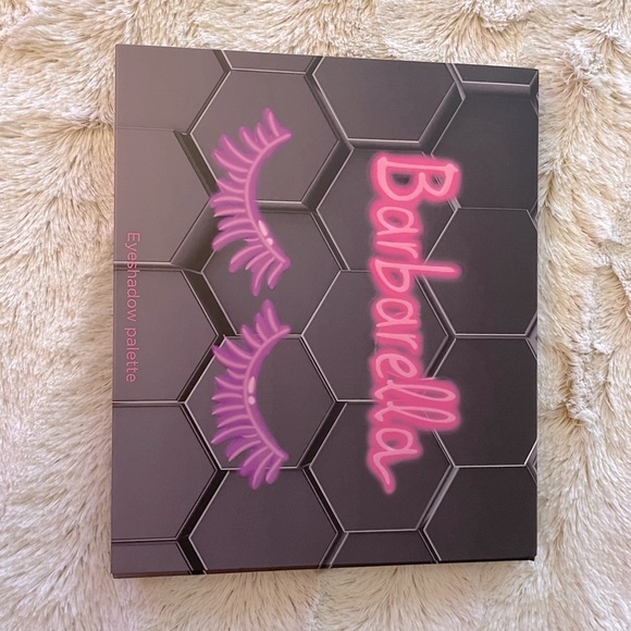 Barbella Eyeshadow Palette - Picture 5 of 5
